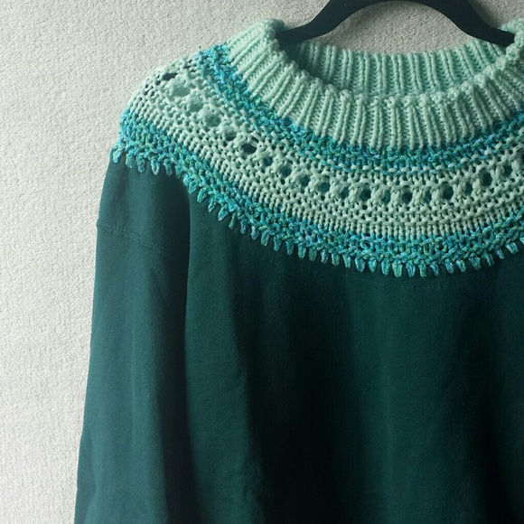 Sweaters - Knitted Sweater